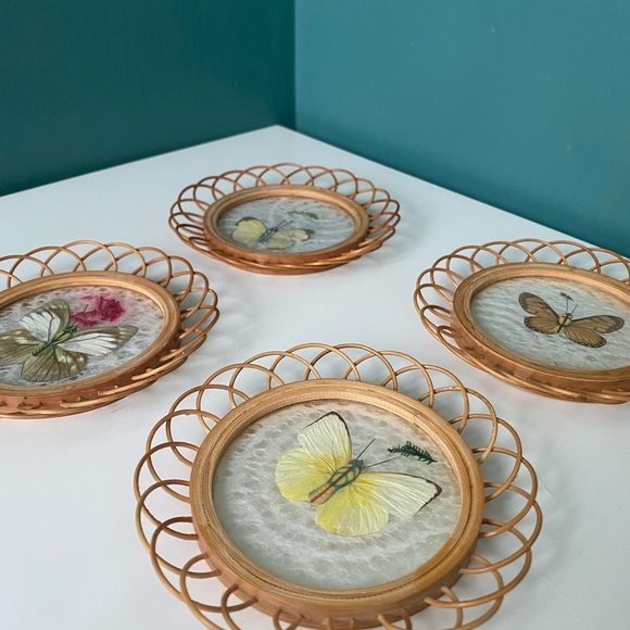 𝅺Sold♻️Vintage Rattan Bamboo Set of 4 Pressed Butterflies Coasters Lace detail - Picture 5 of 8